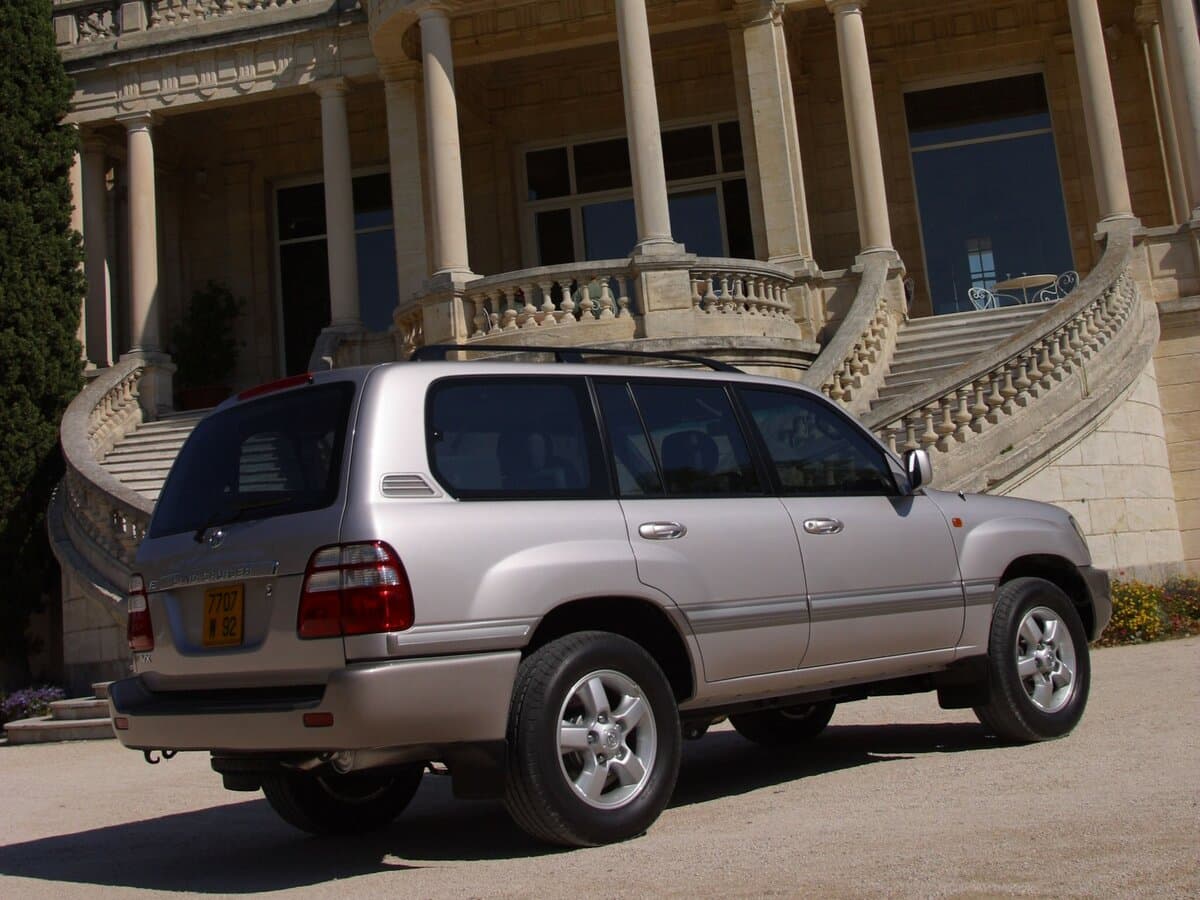 Toyota Land Cruiser 100 Series Restayling 1 — 3/4 arxadan