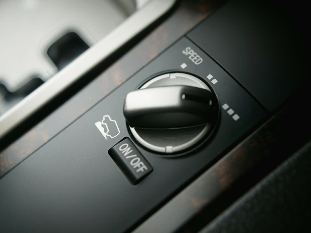 Toyota Land Cruiser 200 Series — Salon, arxadan
