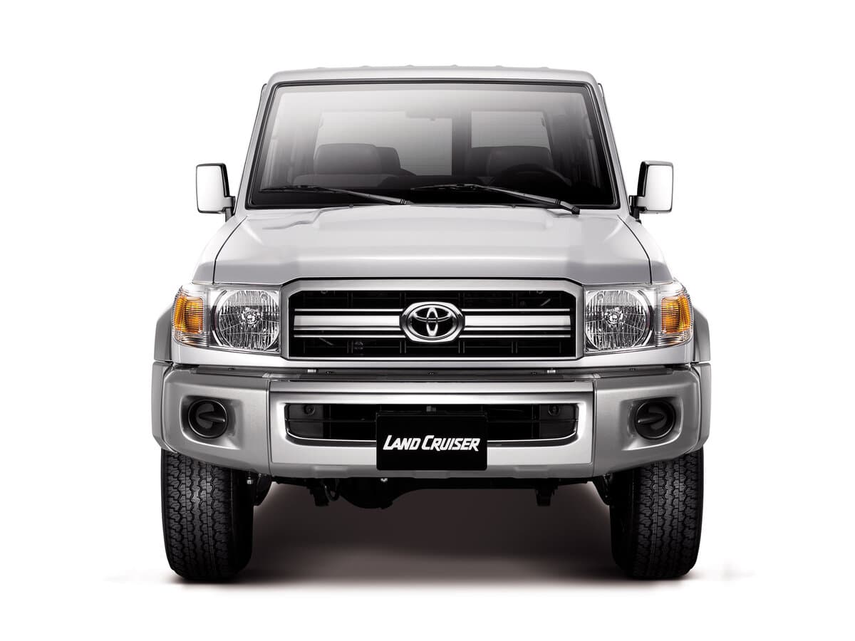Toyota Land Cruiser 70 Series Restayling 1 — Öndən