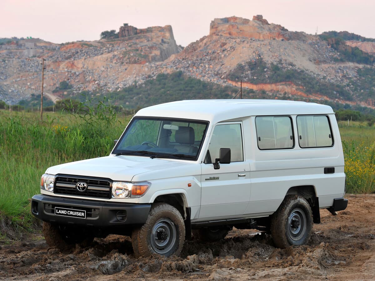 Toyota Land Cruiser 70 Series Restayling 1 — Əsas şəkil