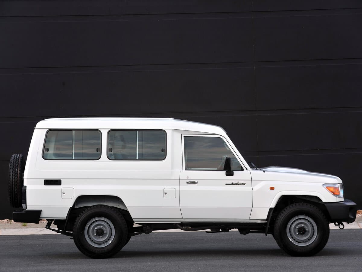 Toyota Land Cruiser 70 Series Restayling 1 — Yandan