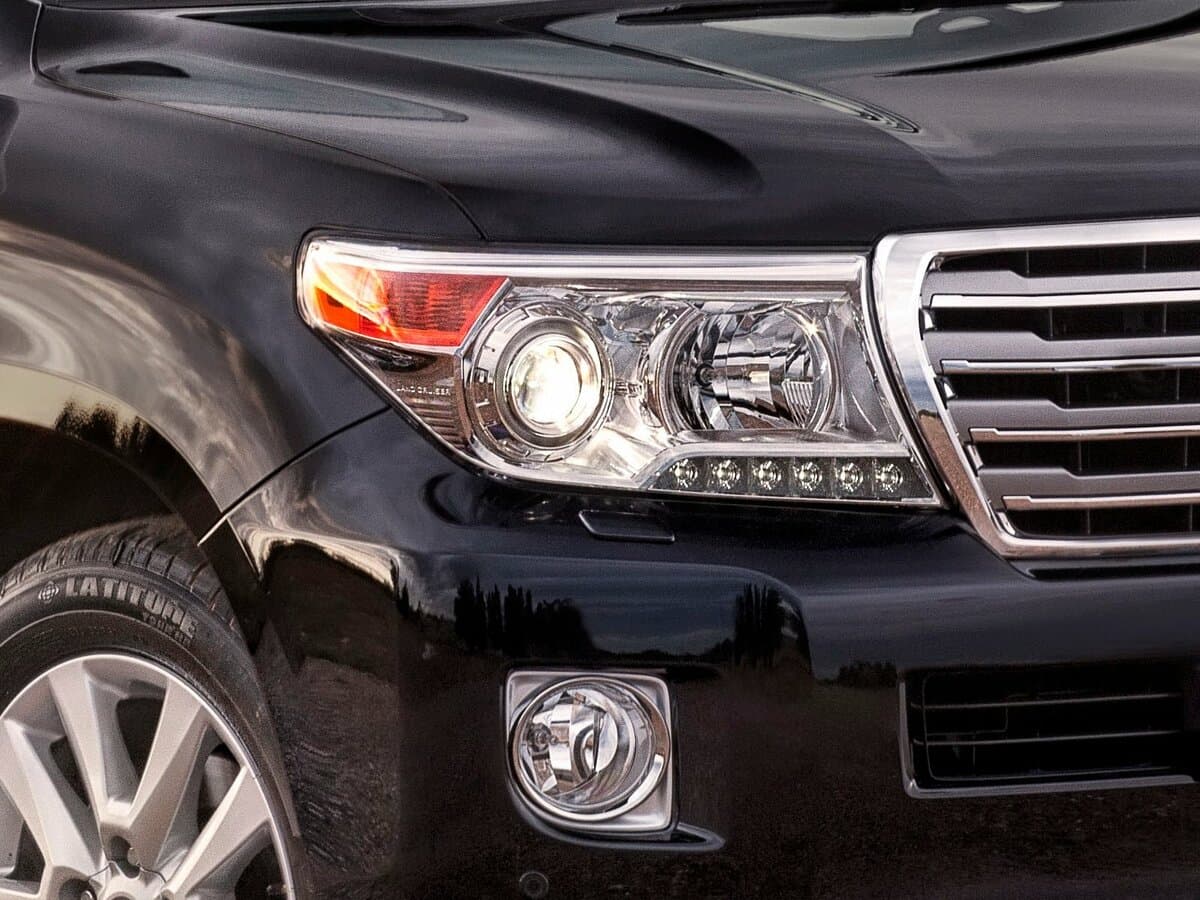 Toyota Land Cruiser 200 Series Restayling 1 — Fara