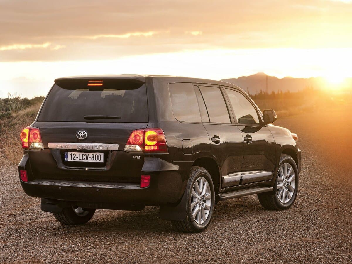 Toyota Land Cruiser 200 Series Restayling 1 — 3/4 arxadan