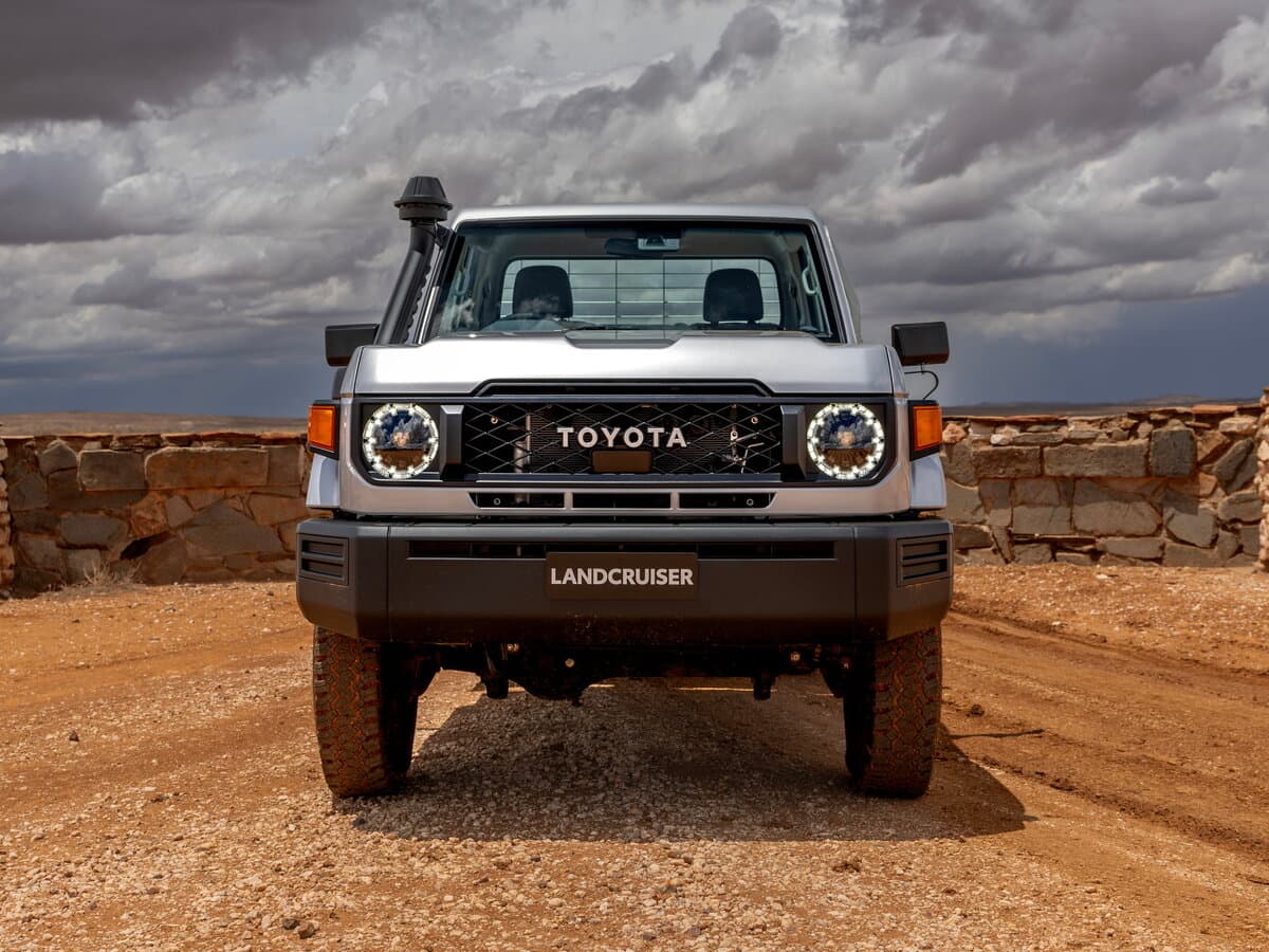Toyota Land Cruiser 70 Series Restayling 2 — Öndən