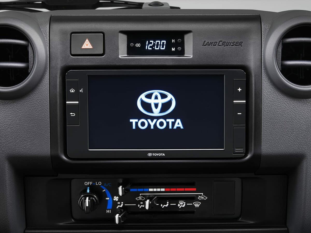 Toyota Land Cruiser 70 Series Restayling 2 — Salon, arxadan