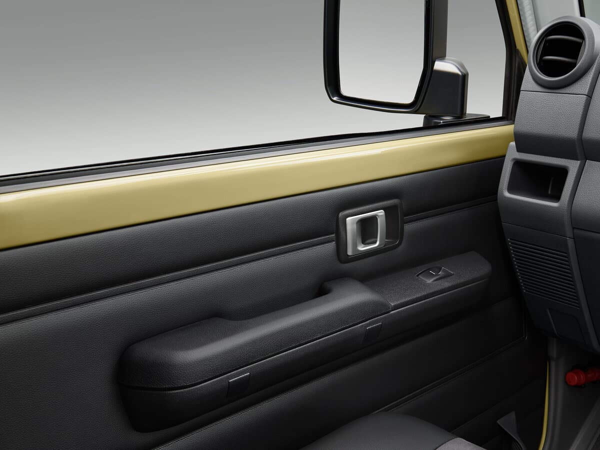 Toyota Land Cruiser 70 Series Restayling 2 — Qapı