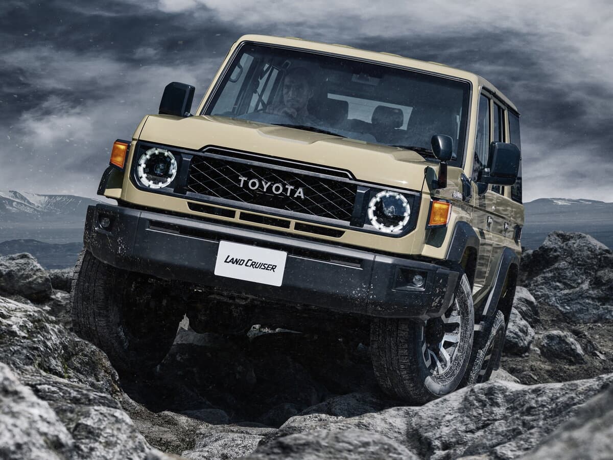 Toyota Land Cruiser 70 Series Restayling 2 — Öndən