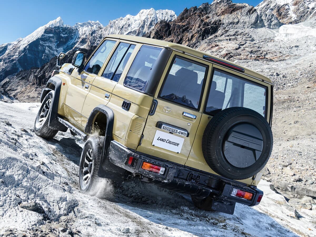 Toyota Land Cruiser 70 Series Restayling 2 — 3/4 arxadan