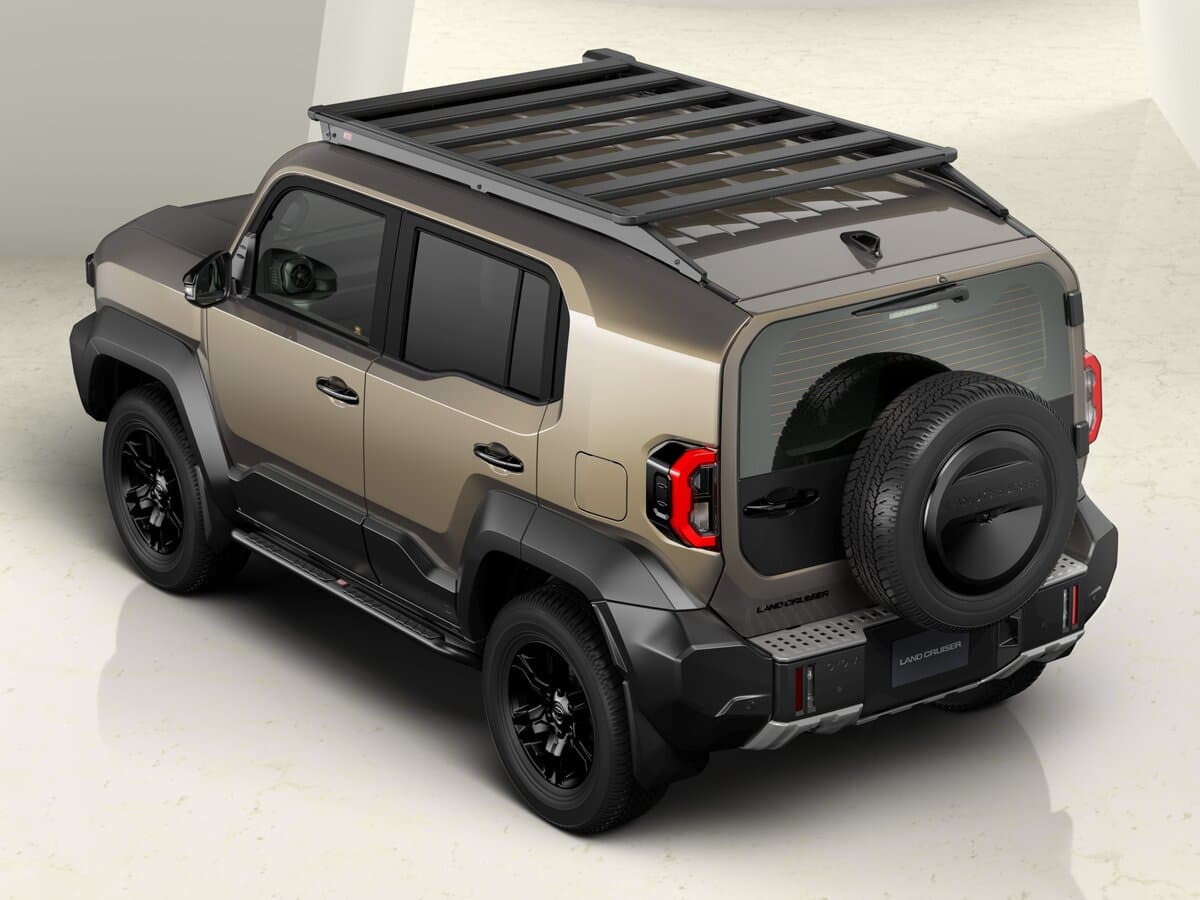 Toyota Land Cruiser FJ 2025 – indiyədək — 3/4 arxadan