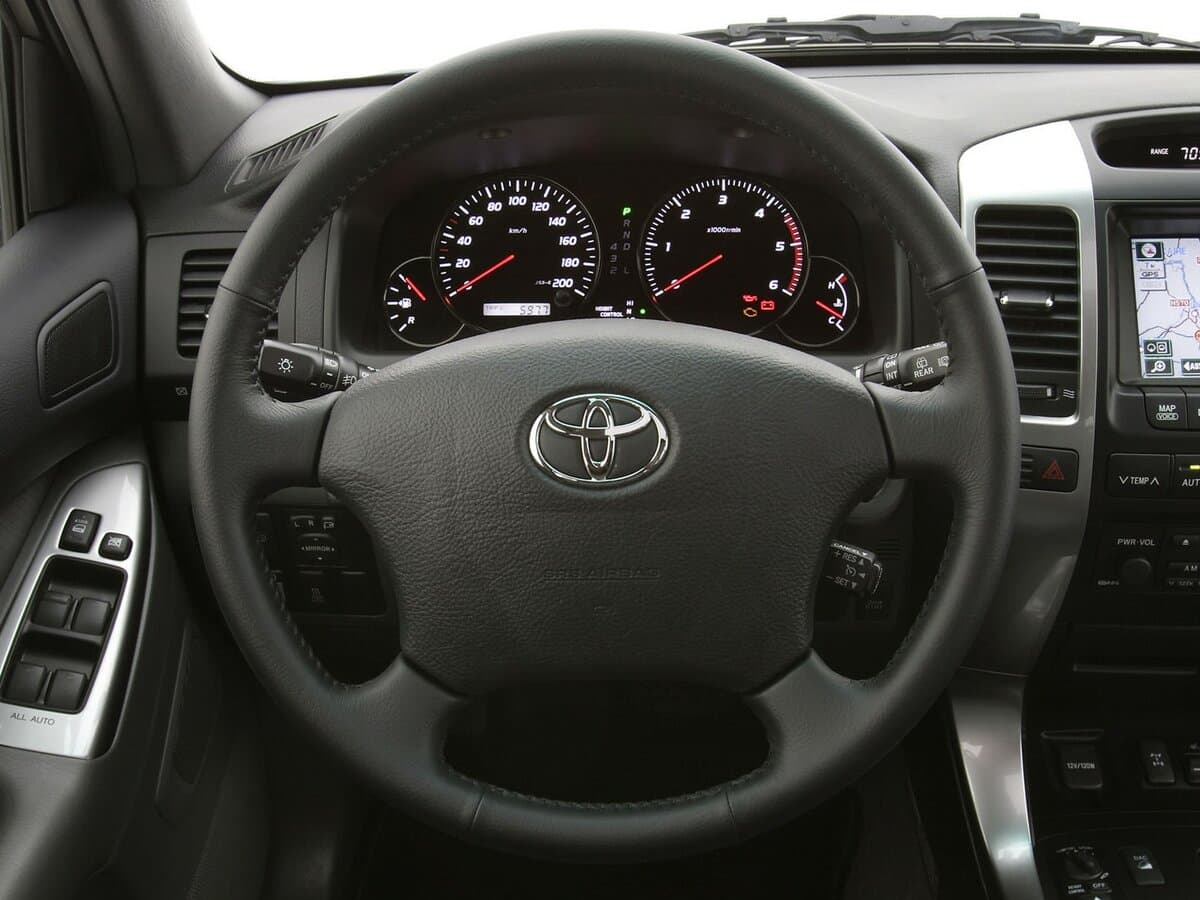 Toyota Land Cruiser Prado 120 Series — Sükan