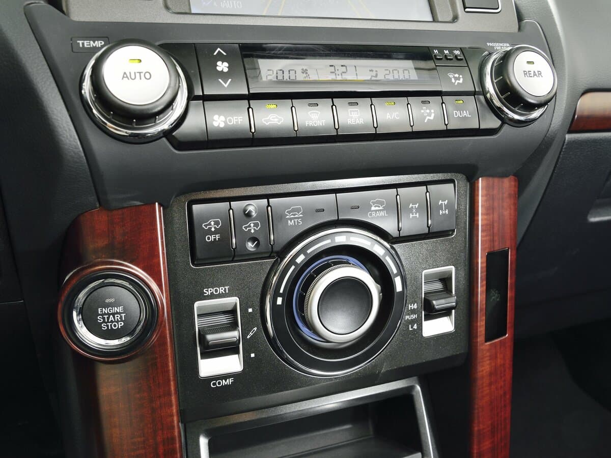 Toyota Land Cruiser Prado 150 Series Restayling 1 — Salon, öndən