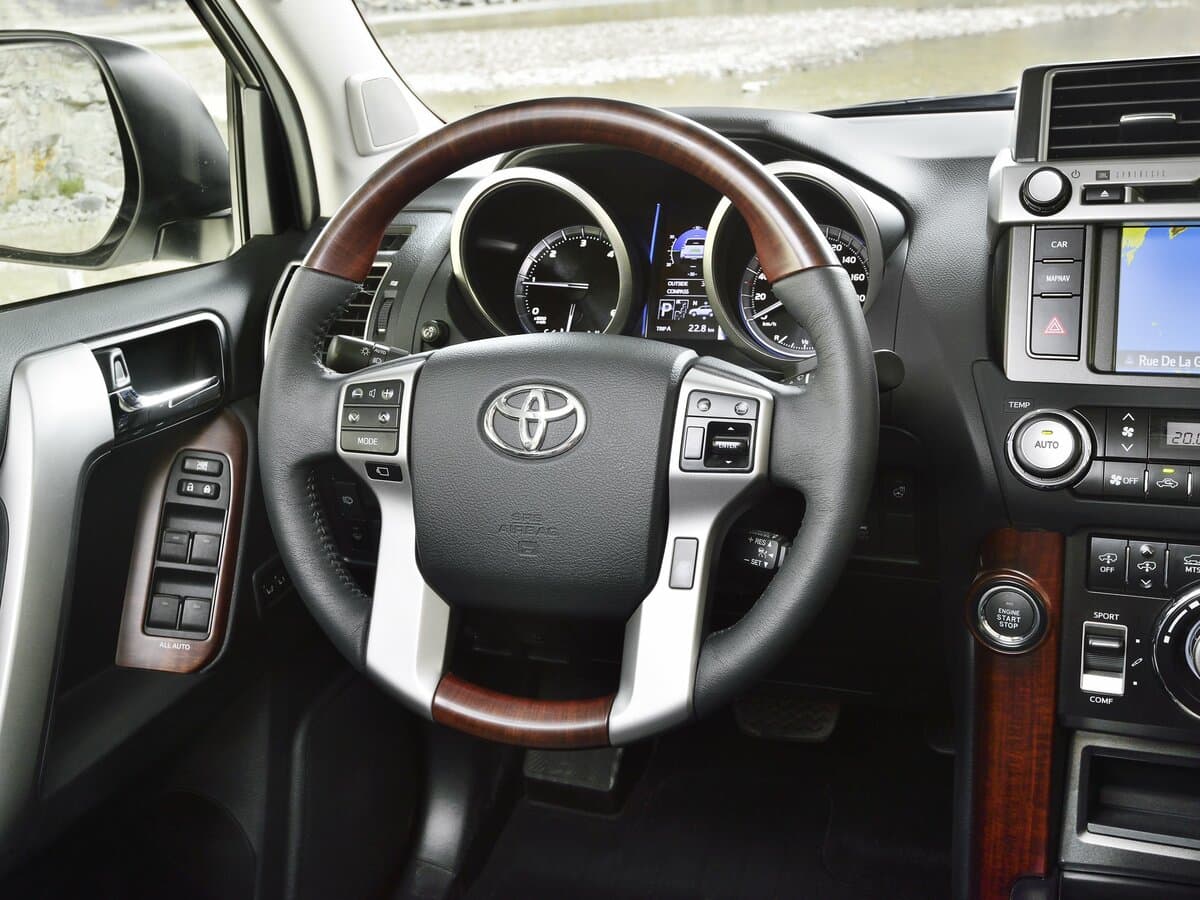 Toyota Land Cruiser Prado 150 Series Restayling 1 — Sükan