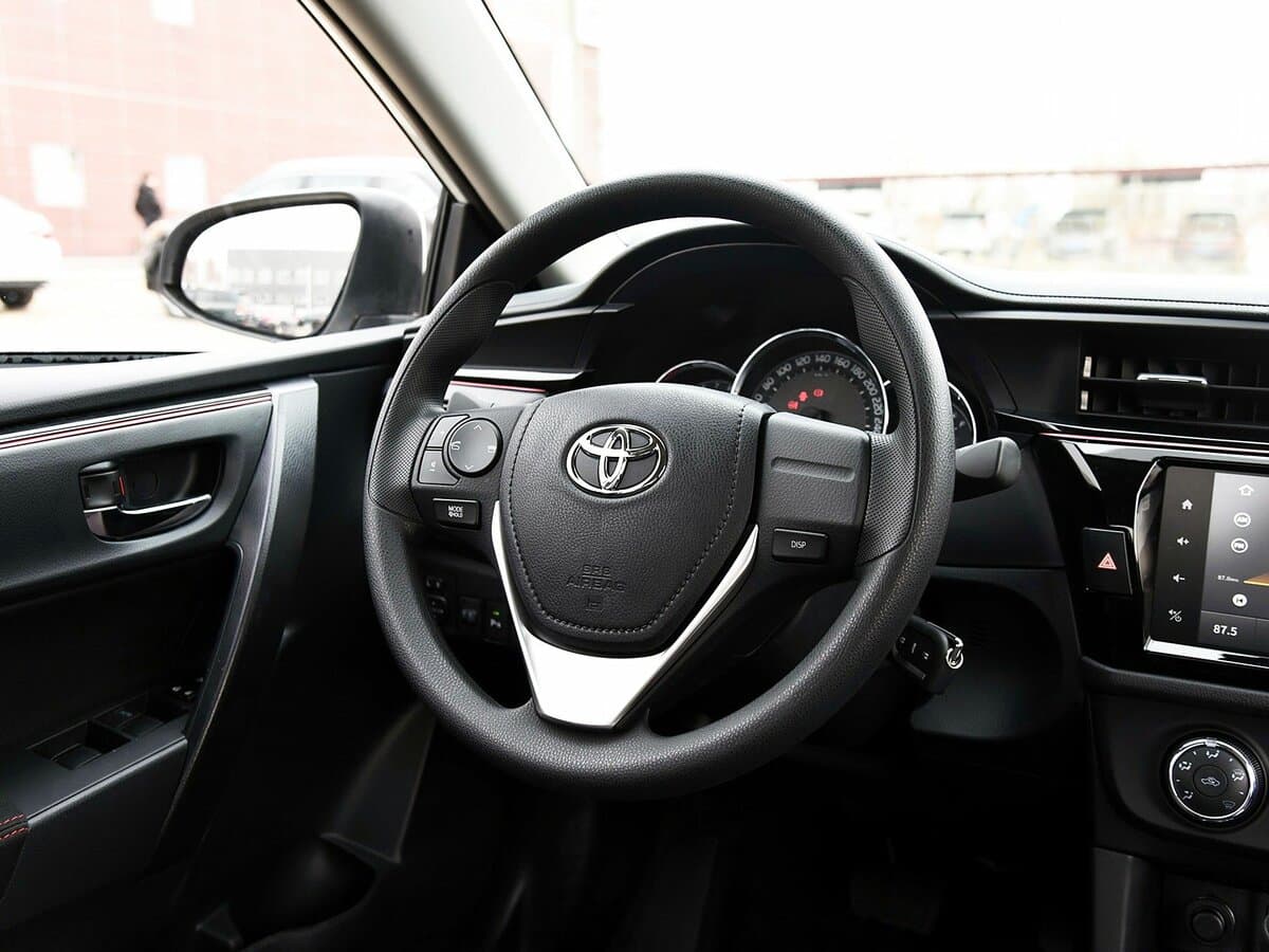Toyota Levin XI (E170) — Sükan