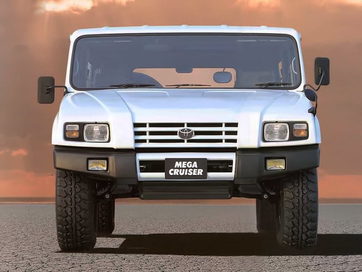 Toyota Mega Cruiser 1995 – 2001 — Öndən