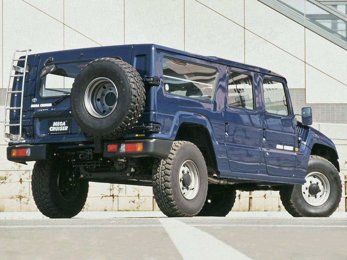 Toyota Mega Cruiser 1995 – 2001 — 3/4 arxadan