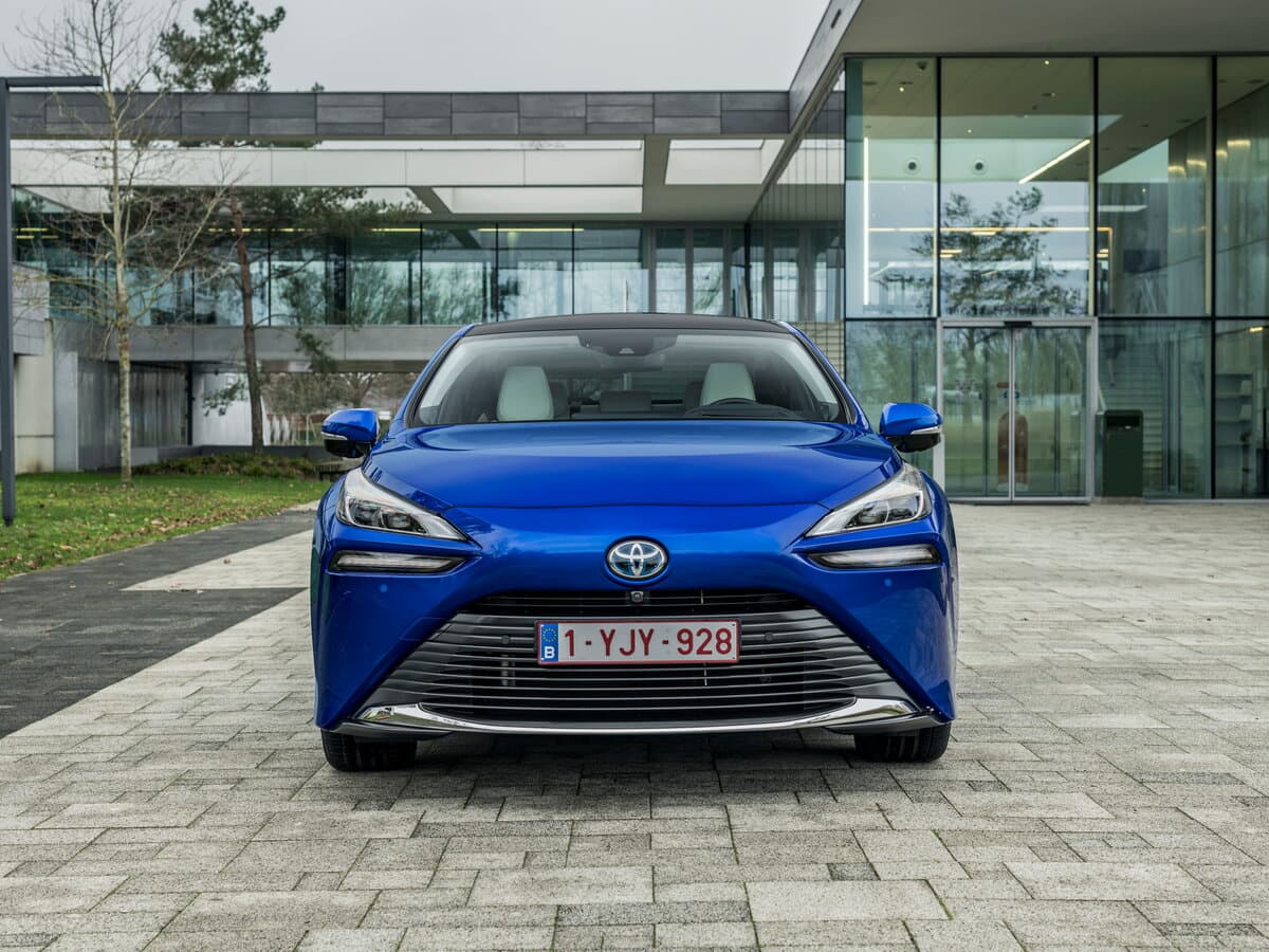 Toyota Mirai II — Öndən