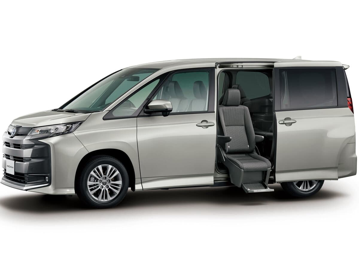 Toyota Noah IV (R90) — Yandan