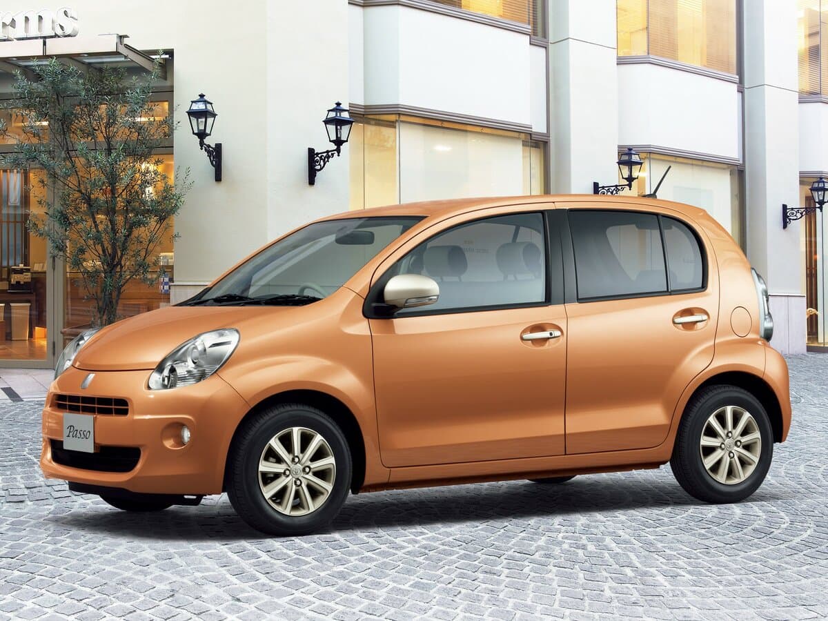 Toyota Passo II (C30) — Yandan