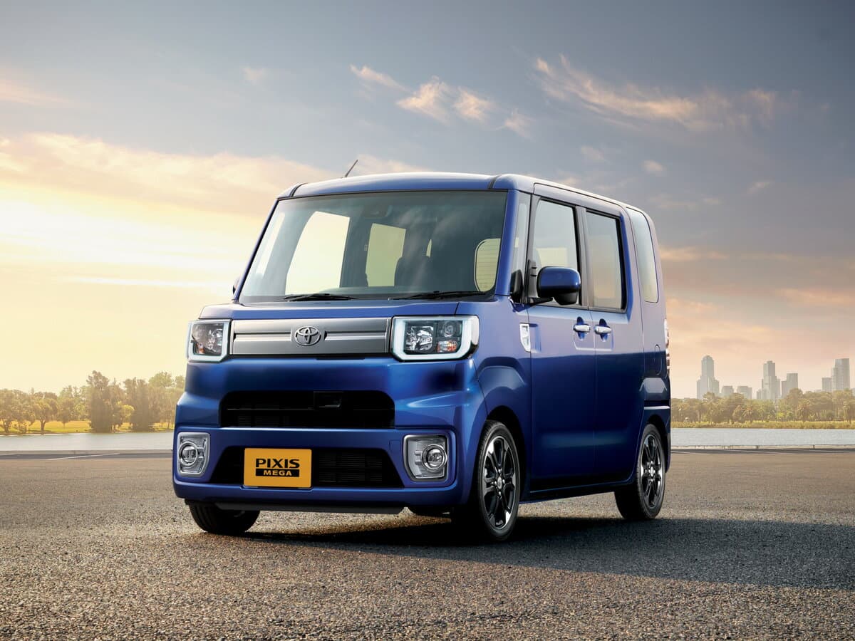 Toyota Pixis Mega 2015 – 2022 — Öndən
