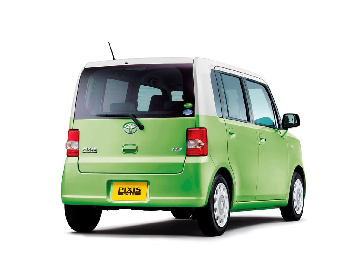 Toyota Pixis Space 2011 – 2017 — 3/4 arxadan