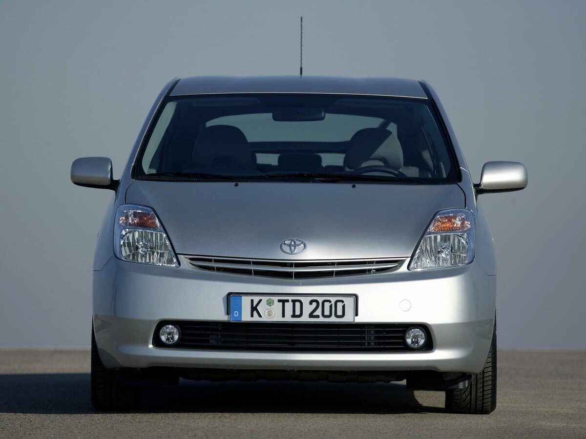 Toyota Prius II (XW20) — Öndən