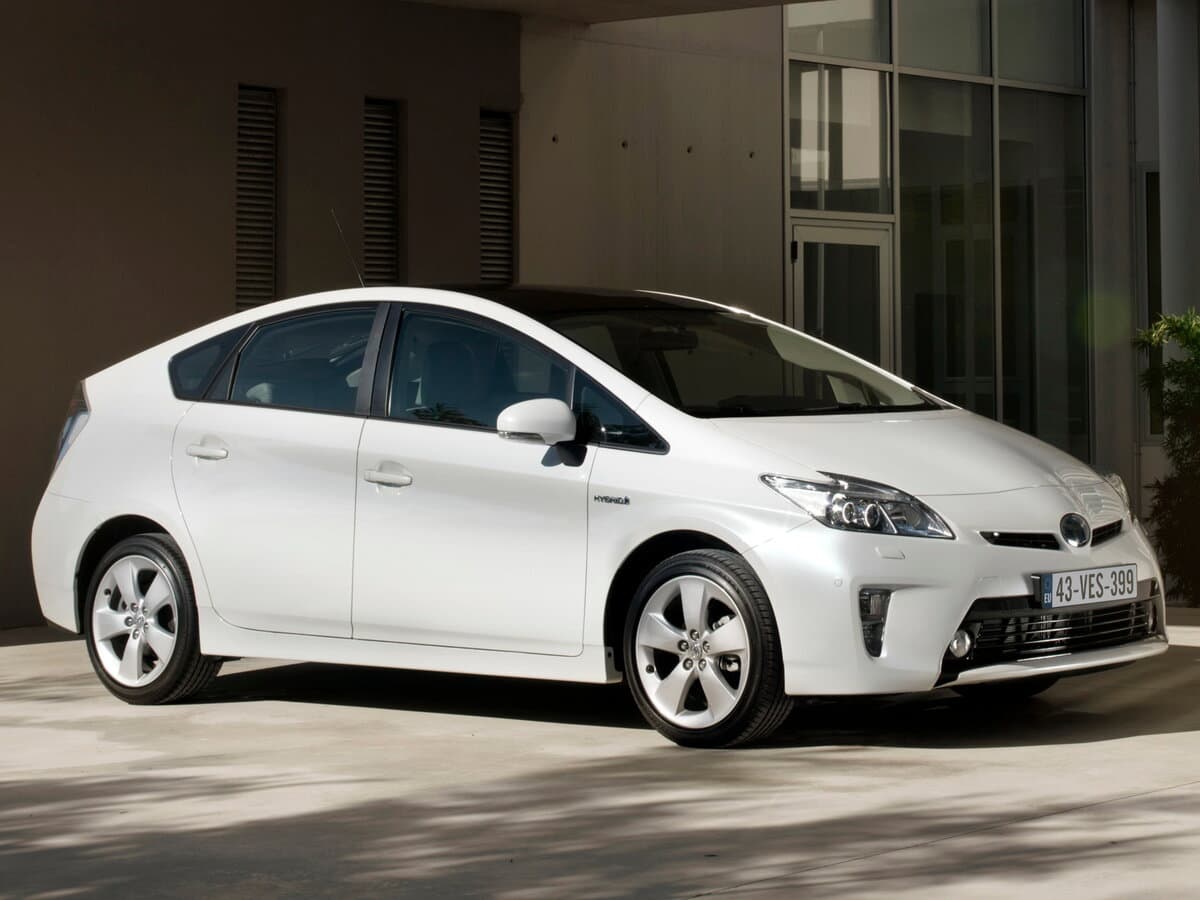 Toyota Prius III Restayling (XW30) — Əsas şəkil