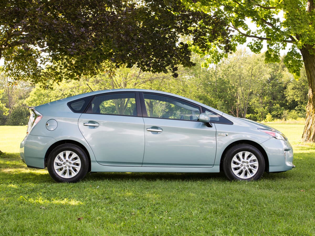 Toyota Prius III Restayling (XW30) — Yandan