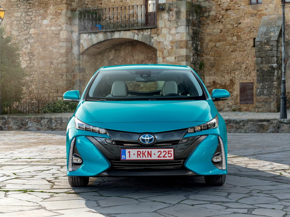 Toyota Prius IV (XW50) — Öndən