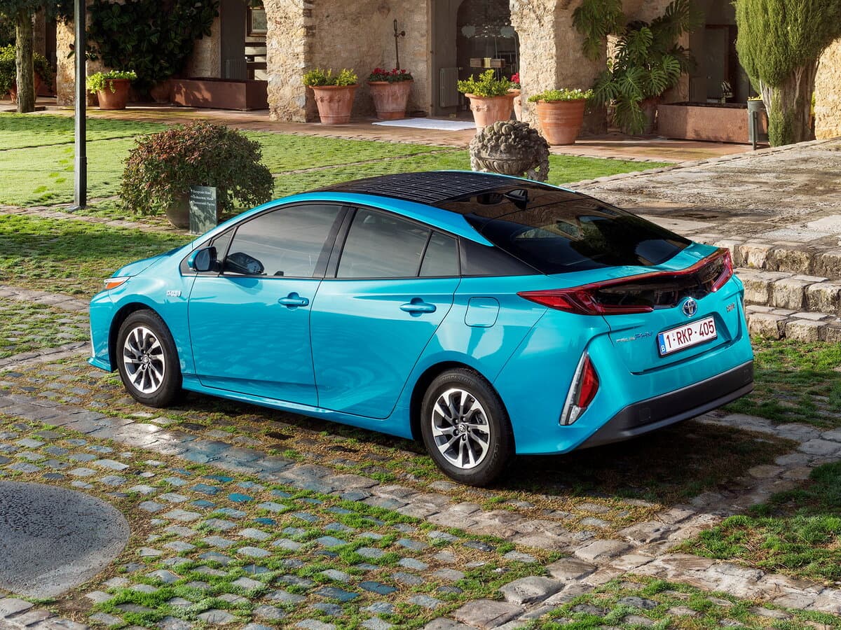 Toyota Prius IV (XW50) — 3/4 arxadan