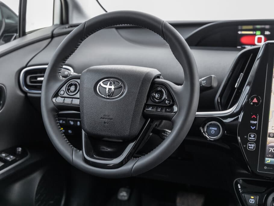 Toyota Prius IV Restayling (XW50) — Sükan