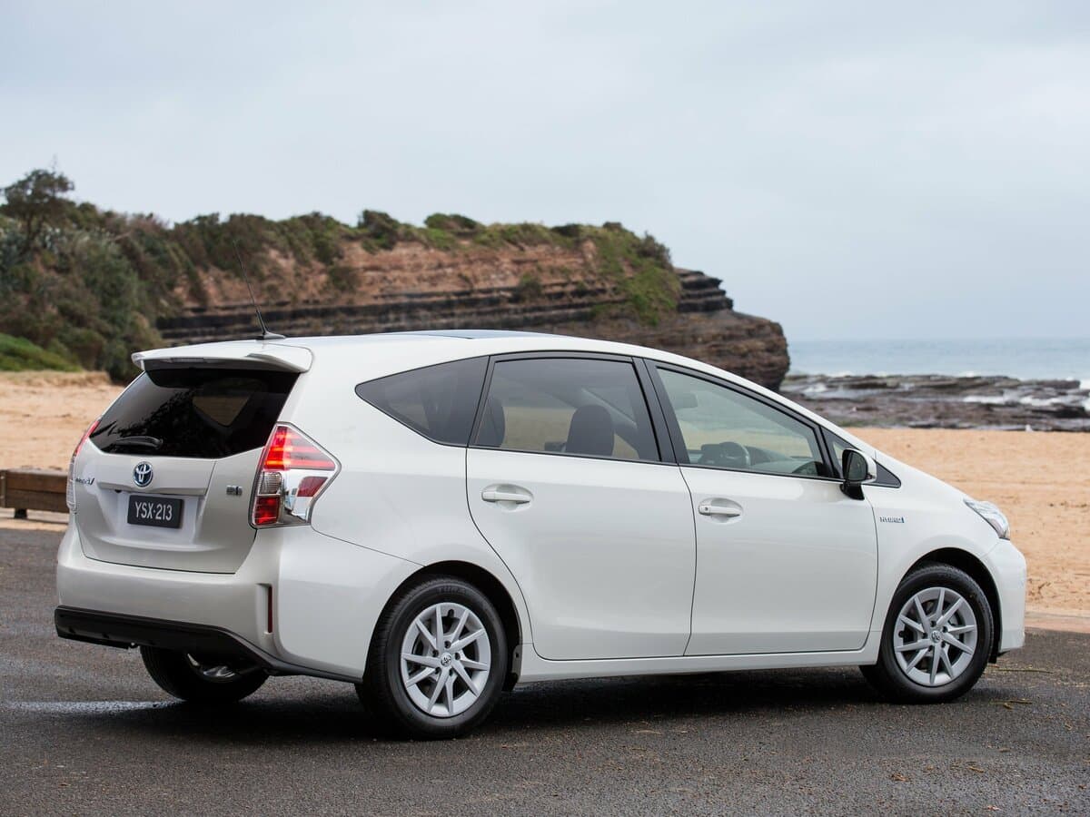 Toyota Prius Alpha I (ZVW40/41) Restayling — 3/4 arxadan