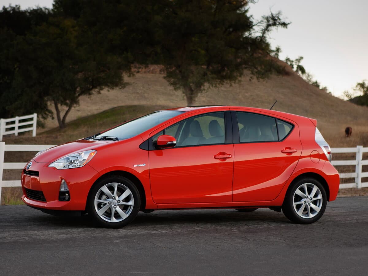 Toyota Prius c I — Yandan