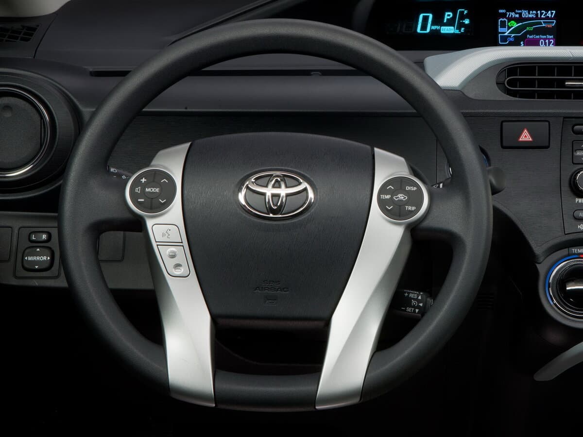 Toyota Prius c I — Sükan