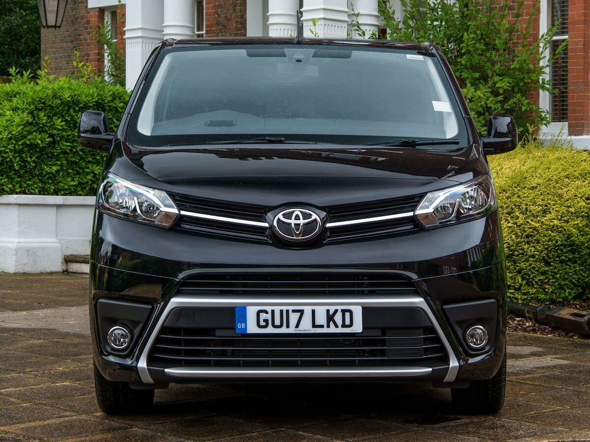 Toyota ProAce II — Öndən