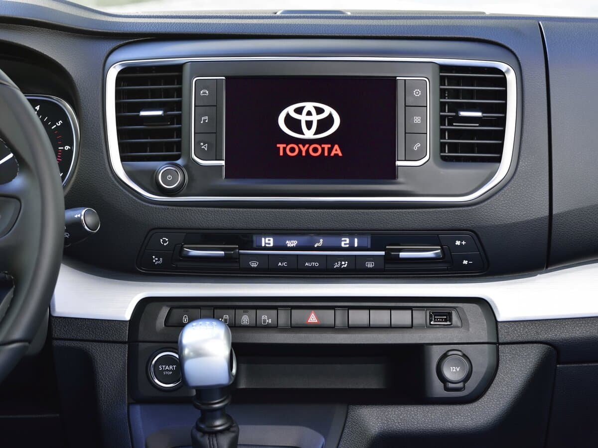 Toyota ProAce II — Salon, öndən