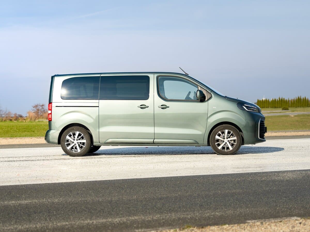 Toyota ProAce II Restayling — Yandan