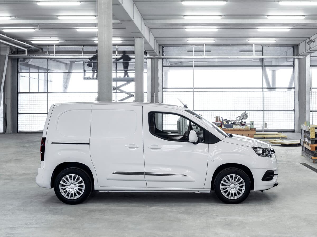 Toyota ProAce City I — Yandan