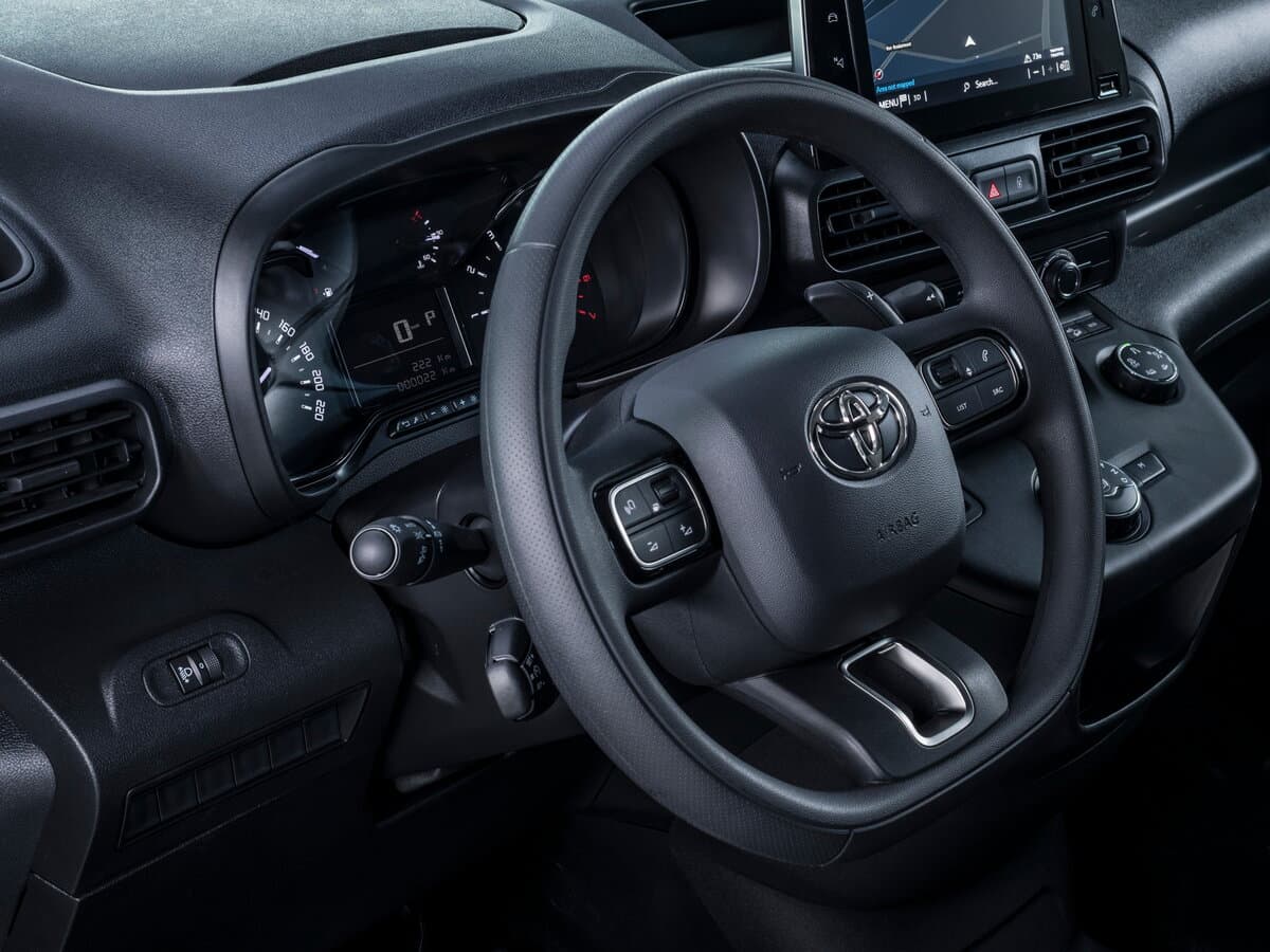 Toyota ProAce City I — Sükan