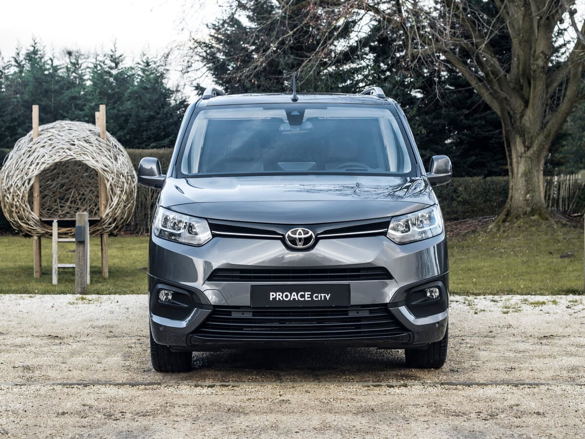 Toyota ProAce City I — Öndən