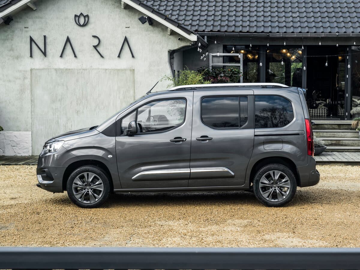 Toyota ProAce City I — Yandan
