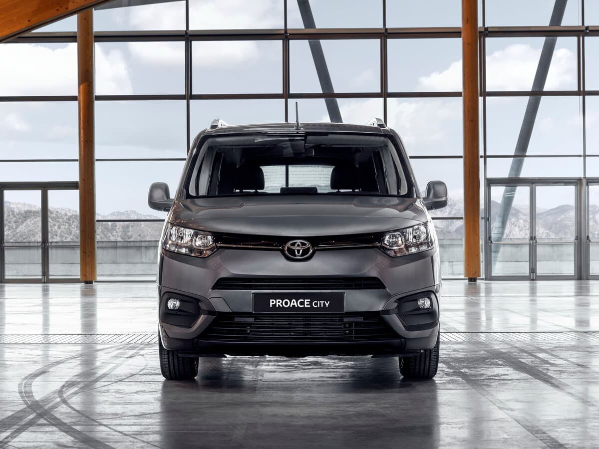 Toyota ProAce City I — Öndən