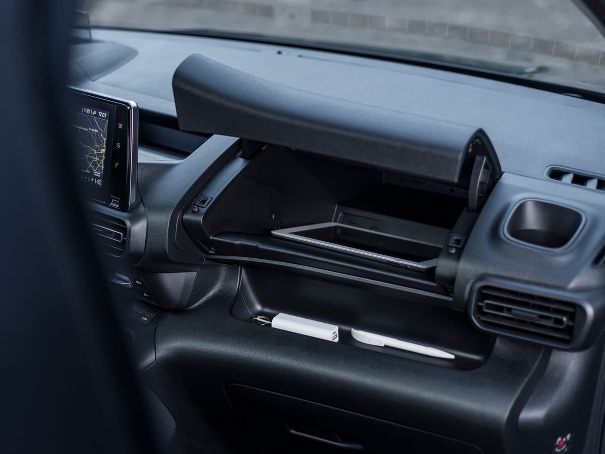 Toyota ProAce City I — Salon, arxadan