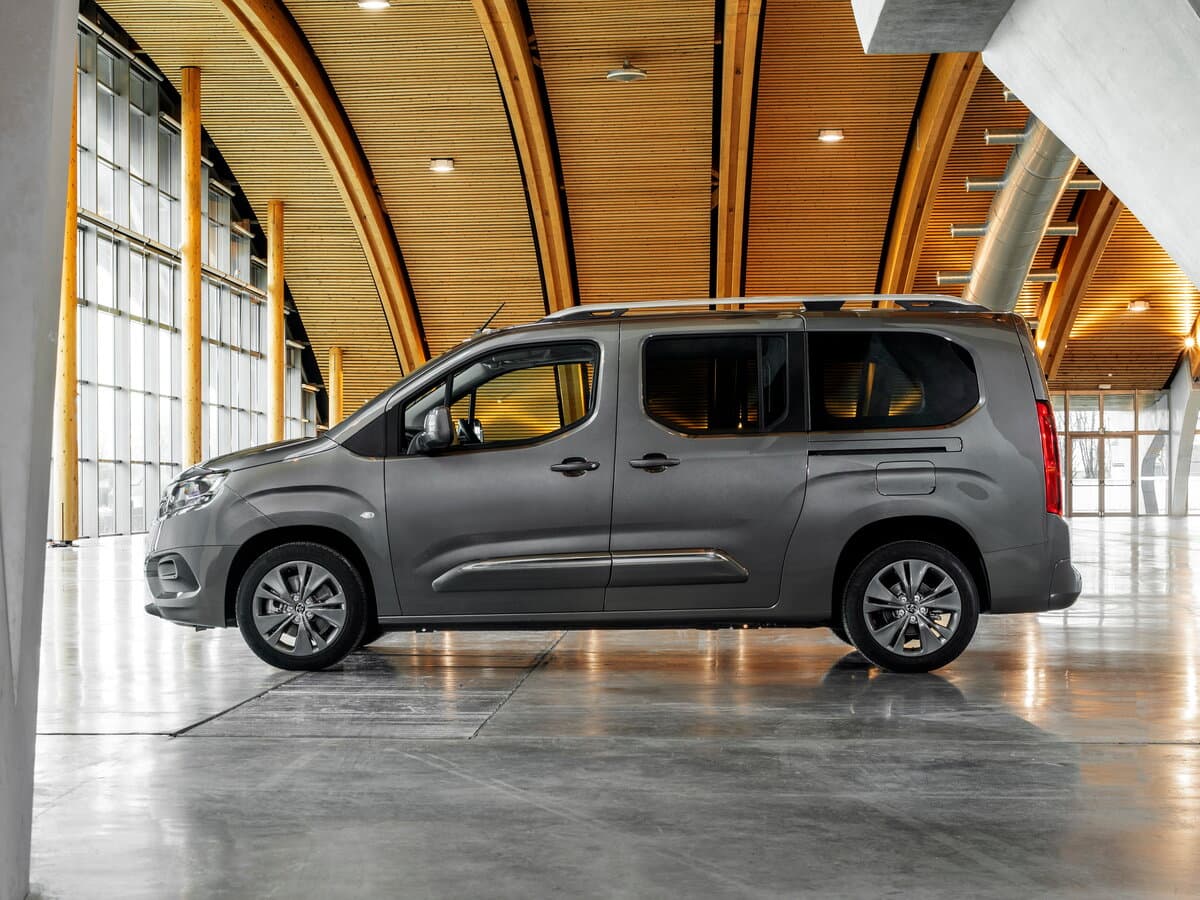 Toyota ProAce City I — Yandan