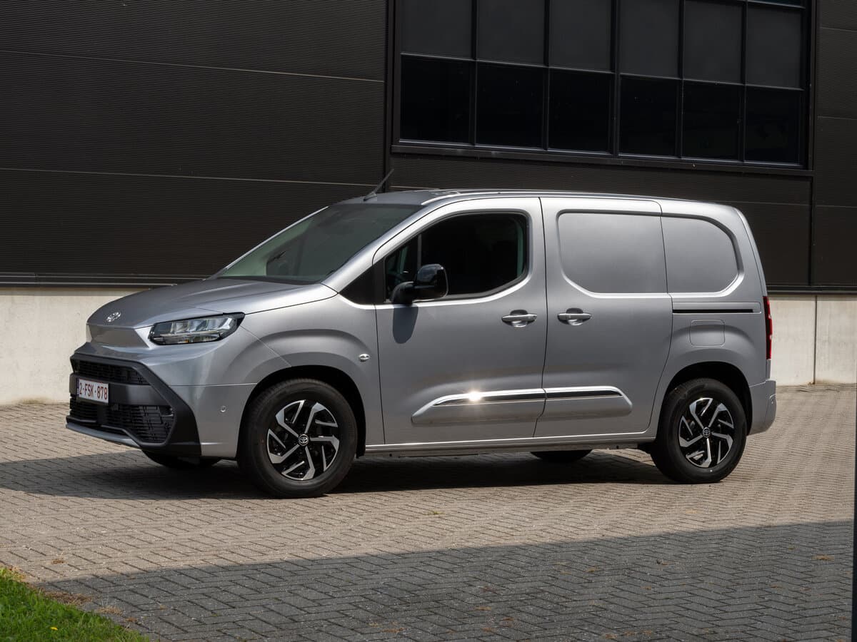 Toyota ProAce City I Restayling — Yandan
