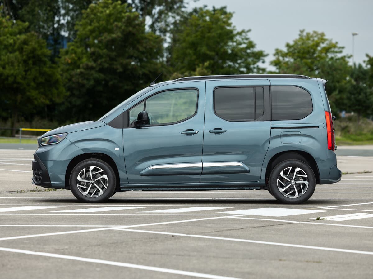 Toyota ProAce City I Restayling — Yandan