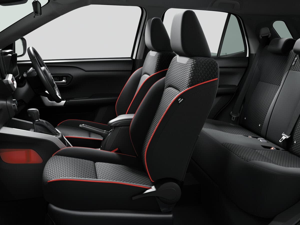 Toyota Raize I — Salon, öndən