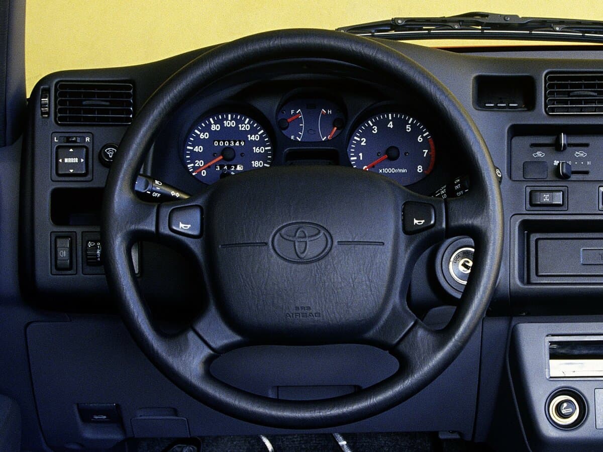 Toyota RAV4 I (XA10) — Sükan
