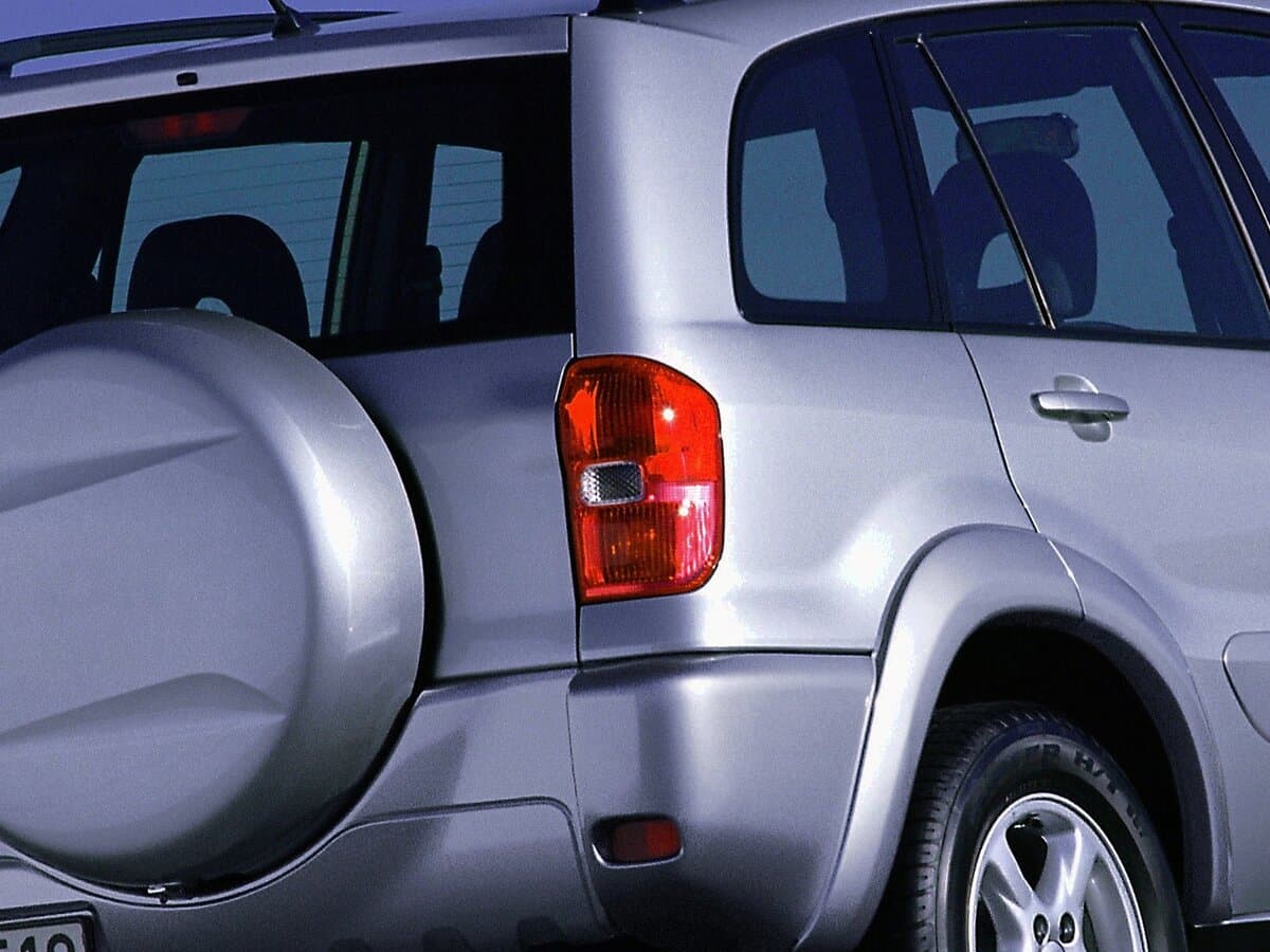 Toyota RAV4 II (XA20) — Detal
