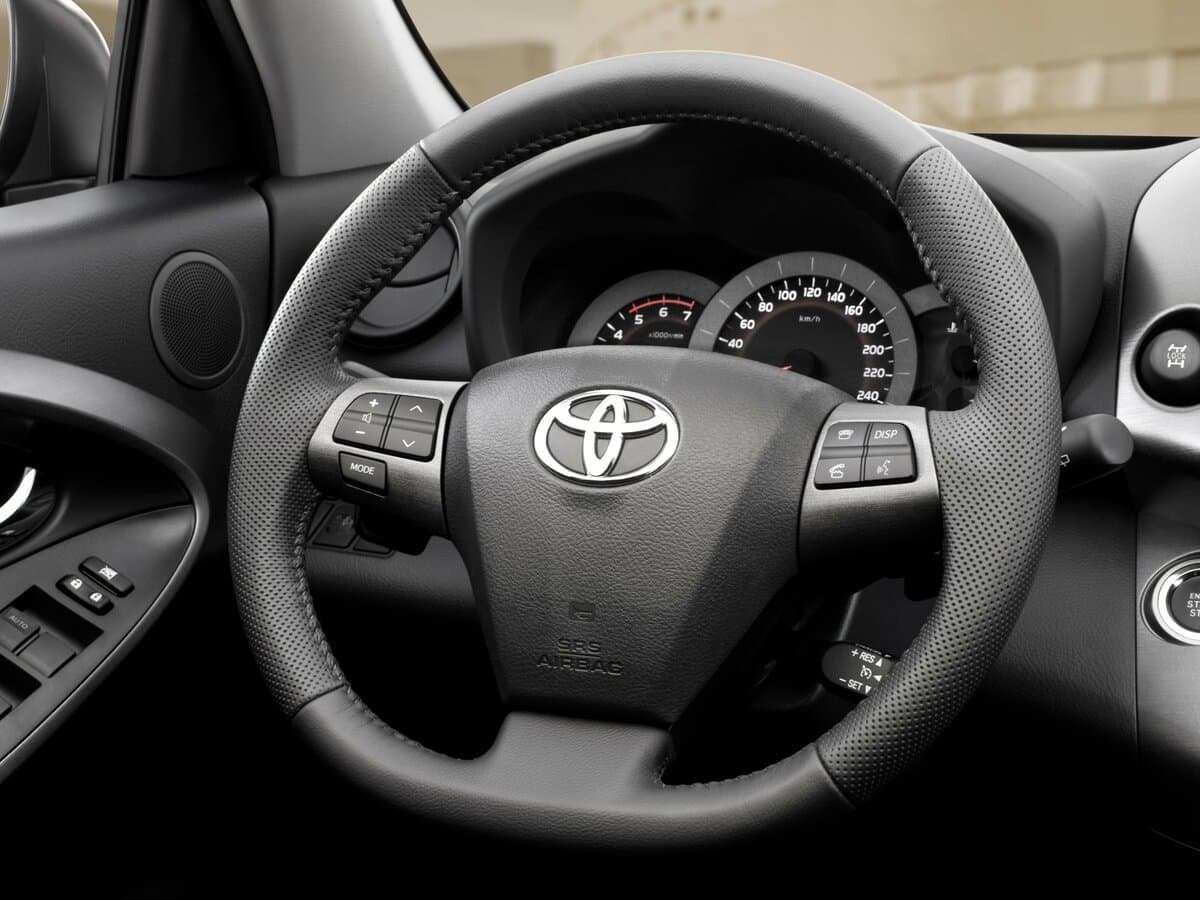 Toyota RAV4 III (XA30) Restayling — Sükan