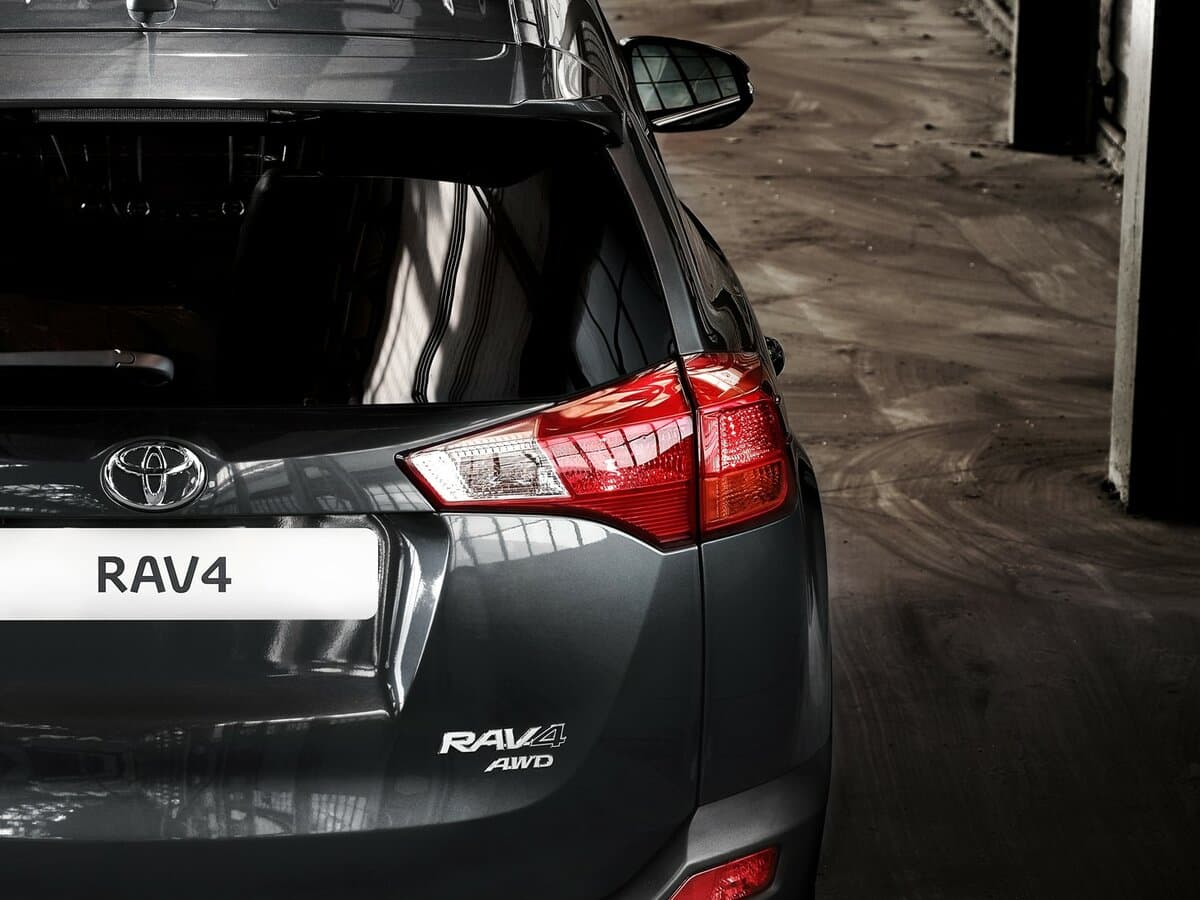 Toyota RAV4 IV (XA40) — Detal